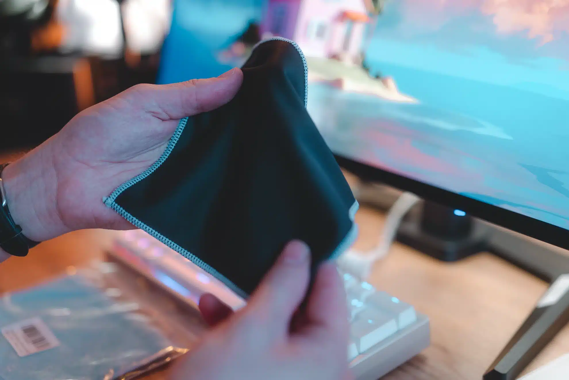 nettoyage produit revetement tache ecran qd-oled woled tandem rog msi lg samsung mat brillant glossy noixdecitron glossaire guide conseil woosh eau demineralise micro fibre chiffon